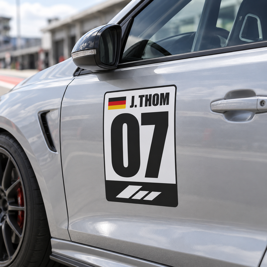 Trackday Startnummern-Set mit Flagge, Name & Logo-/Textfeld | ab 59,90€