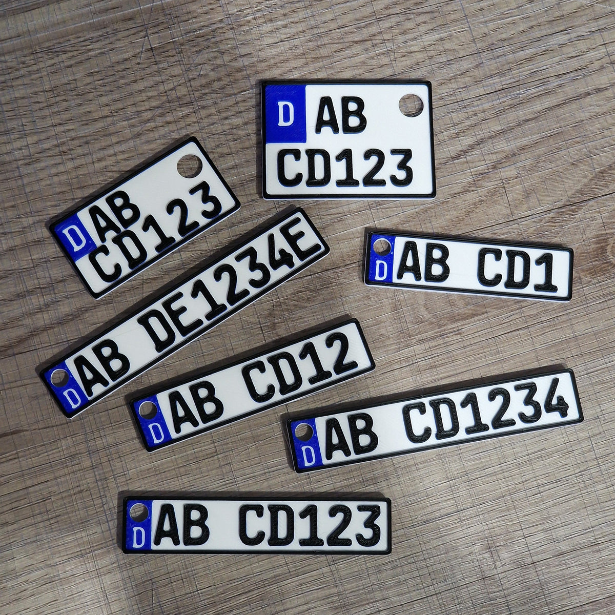 3D Kennzeichen Schlüsselanhänger – personalisiert (Mini Nummernschild, Wunschtext) | ab 9,99€
