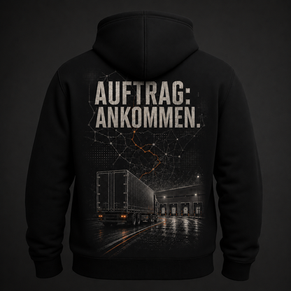 Trucker-Hoodie „AUFTRAG: ANKOMMEN.“ – optional mit Frontname | ab 52,90€